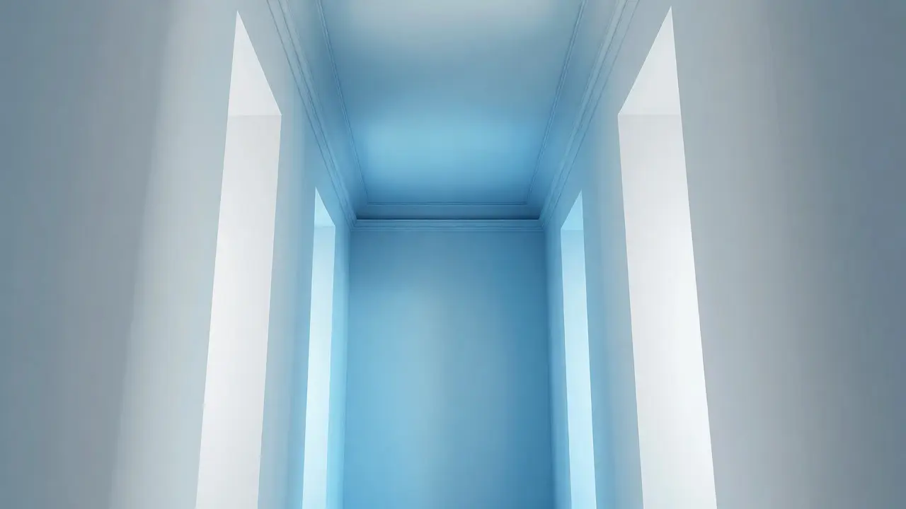 Couloir avec mur du fond bleu glacier pour une profondeur visuelle