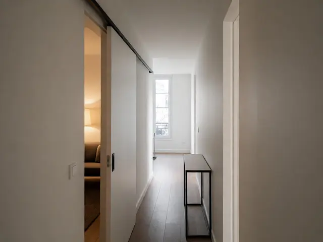Portes coulissantes : le guide complet pour gagner de la place et du style